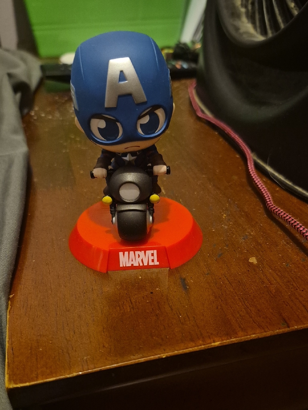 Marvel Captain America Bobble Head Mini Figure on Red Base with Blue Helmet